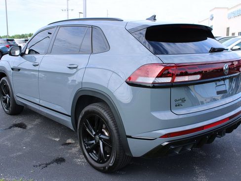 Used 2025 Volkswagen Atlas Cross Sport SEL R-Line AWD/4WD image 8