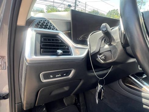 Used 2025 BMW X7 xDrive40i AWD/4WD image 16