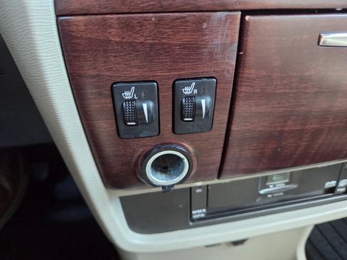 Used 2013 Toyota Sienna Limited image 19