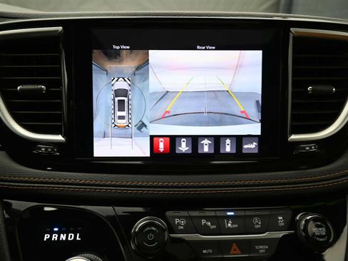 Used 2022 Chrysler Pacifica Pinnacle image 7