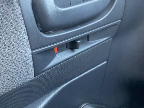 Used 2004 Dodge Dakota Sport w/ Deluxe Convenience Group RWD image 28