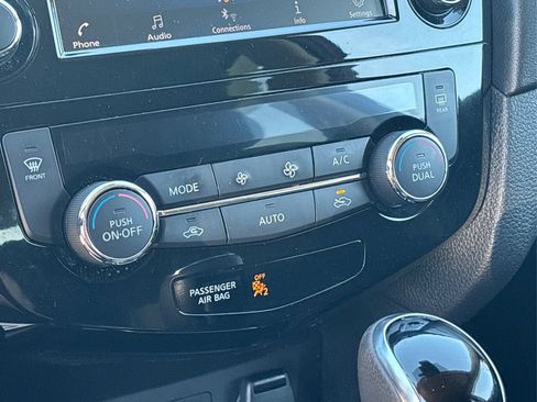 Used 2019 Nissan Rogue SV image 30