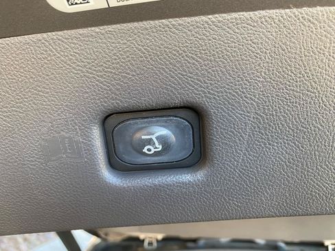 Used 2019 Lincoln Nautilus Reserve FWD image 10
