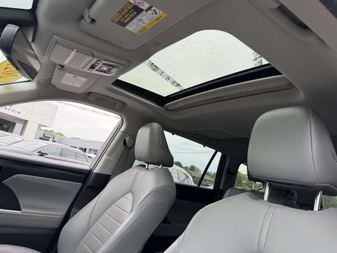 Used 2021 Toyota Highlander XLE AWD/4WD image 12