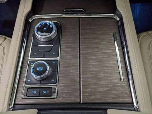 Used 2024 Ford Expedition Limited image 16