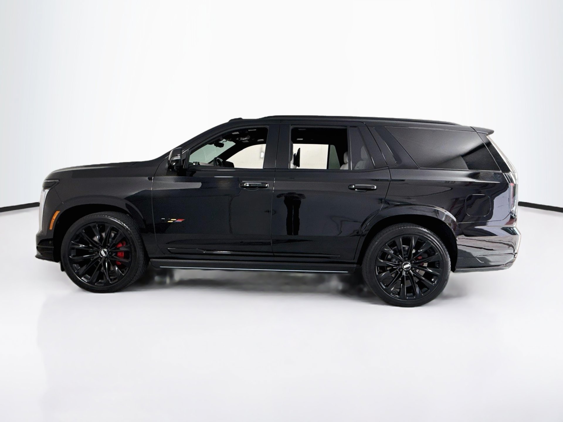 Used 2025 Cadillac Escalade V w/ LPO, ONYX Package AWD/4WD image 4