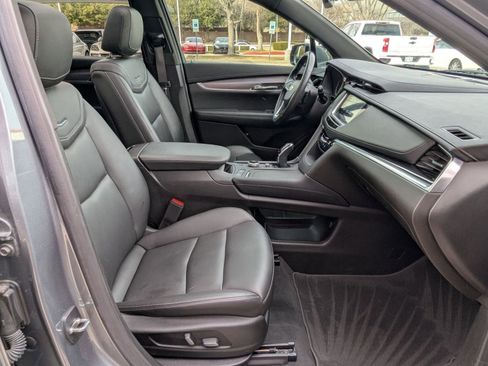 Used 2022 Cadillac XT6 Luxury image 23