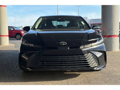 Used 2025 Toyota Camry LE image 3