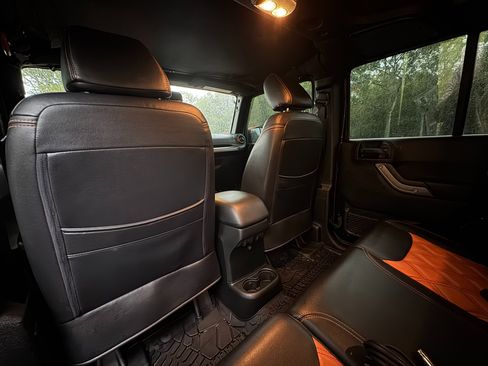 Used 2018 Jeep Wrangler Unlimited Sport S image 45