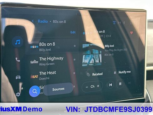 Used 2025 Toyota Corolla SE image 38