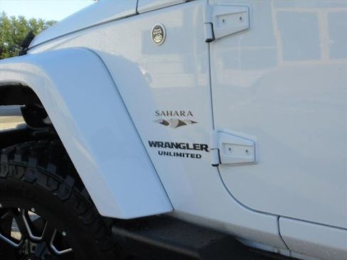 Used 2017 Jeep Wrangler Unlimited Sahara w/ Connectivity Group image 8