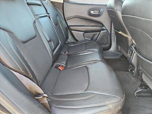 Used 2018 Jeep Compass Latitude w/ Popular Equipment Group FWD image 17