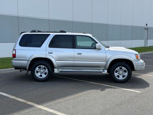 Used 2001 Toyota 4Runner SR5 AWD/4WD image 4