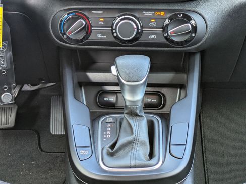 Used 2025 Kia Soul LX image 15