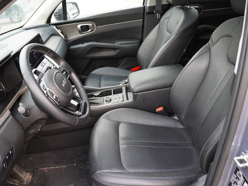 Certified 2023 Kia Sorento S w/ Panoramic Sunroof Package AWD/4WD image 4