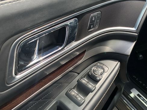 Used 2017 Ford Explorer Platinum image 15