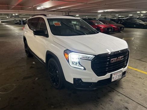 Used 2024 GMC Terrain SLT w/ Elevation Edition image 2