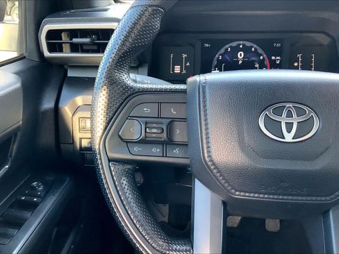 Used 2025 Toyota Tacoma SR AWD/4WD image 22