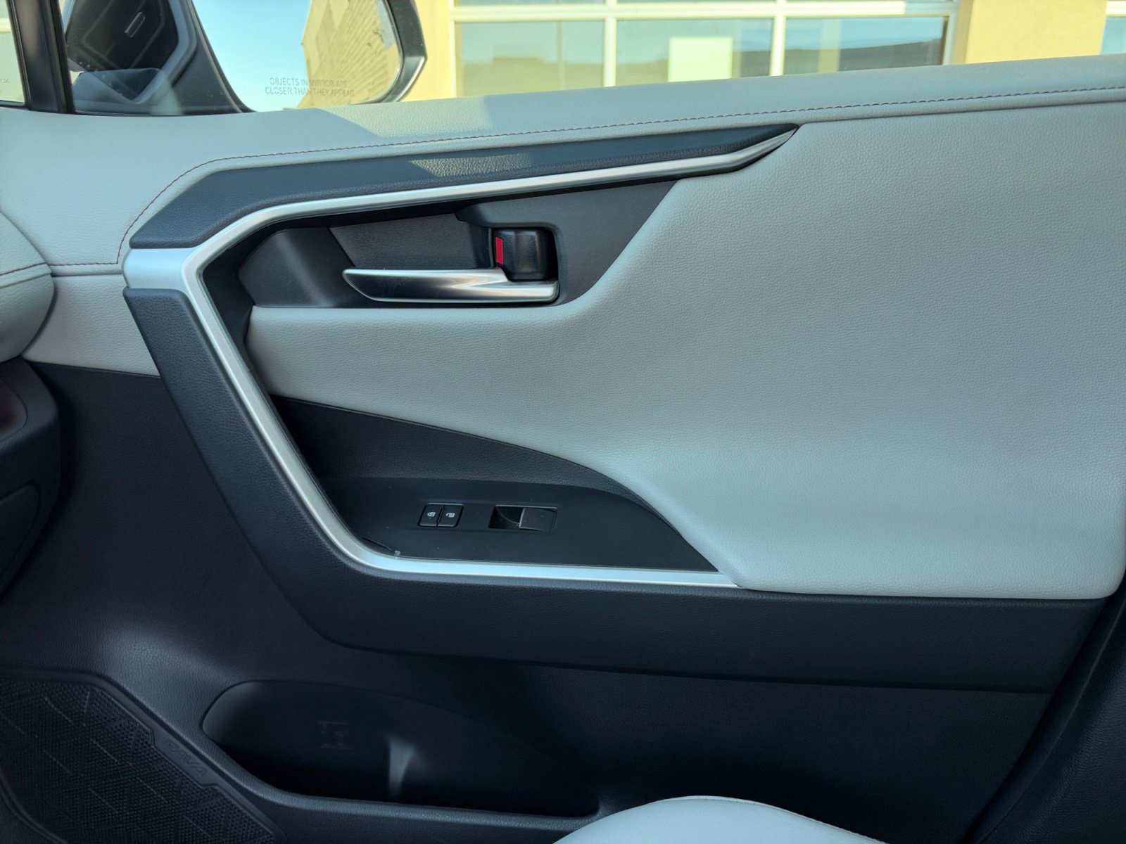 Used 2020 Toyota RAV4 Limited FWD image 16