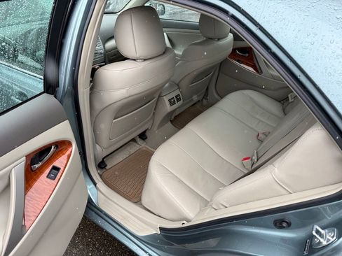 Used 2010 Toyota Camry XLE image 6