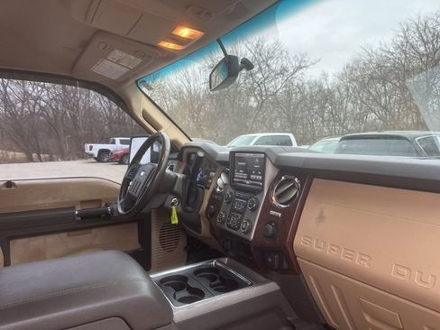 Used 2013 Ford F250 Lariat w/ Chrome Pkg image 16