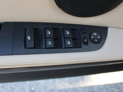 Used 2011 BMW 335i Convertible RWD image 21