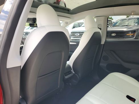 Used 2024 Tesla Model Y Long Range RWD image 18