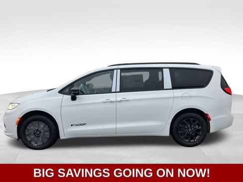 New 2026 Chrysler Pacifica Select image 6