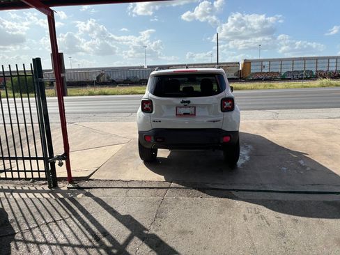 Used 2016 Jeep Renegade Trailhawk AWD/4WD image 13
