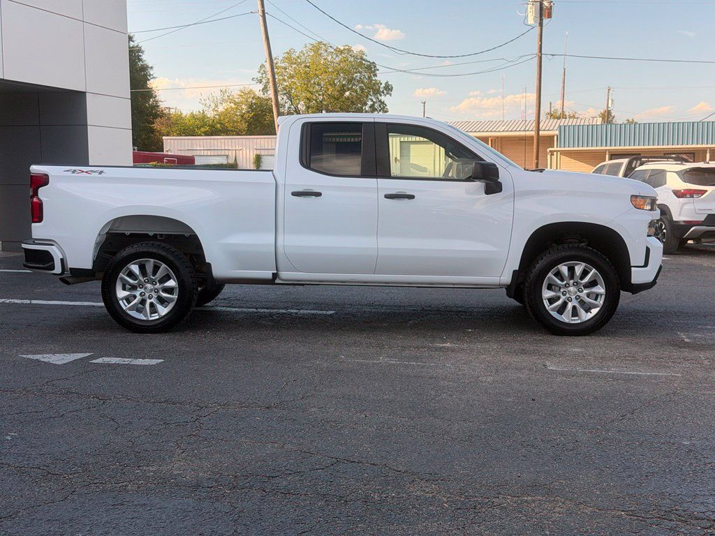 Used 2022 Chevrolet Silverado 1500 Custom w/ Safety Confidence Package AWD/4WD image 4