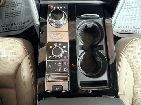 Used 2018 Land Rover Discovery HSE image 25