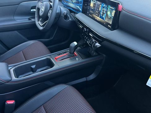 New 2026 Nissan Kicks SR image 19