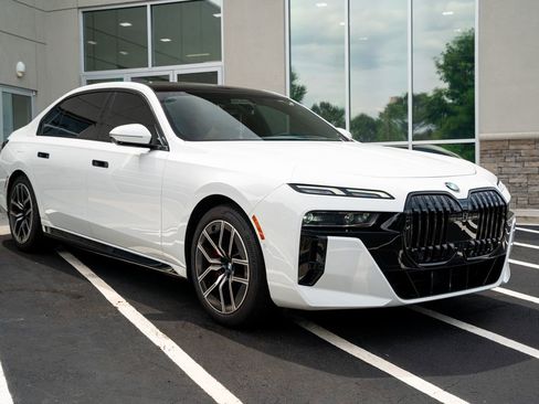 Used 2023 BMW 740i RWD image 8