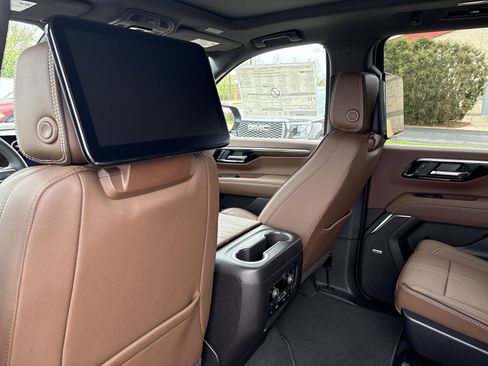 New 2026 Chevrolet Suburban High Country AWD/4WD image 15