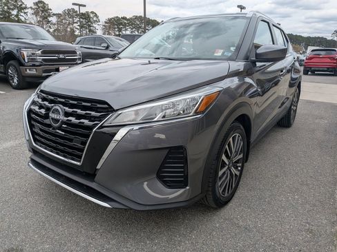 Used 2022 Nissan Kicks SV image 5