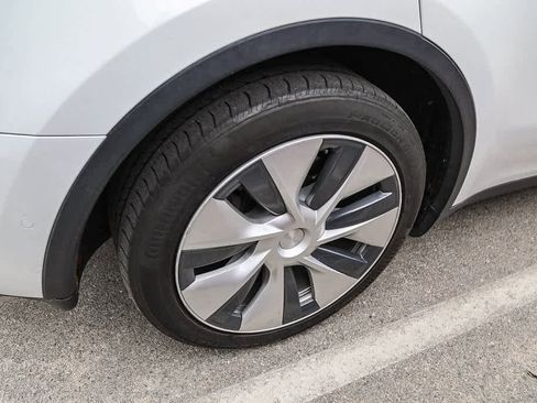 Used 2020 Tesla Model Y Long Range image 12