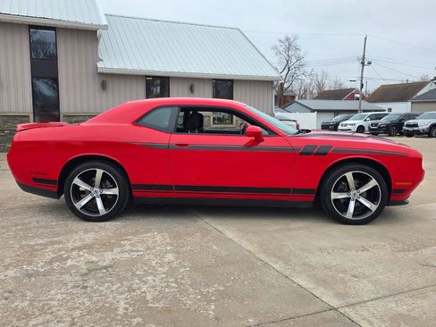 Used 2019 Dodge Challenger SXT image 18