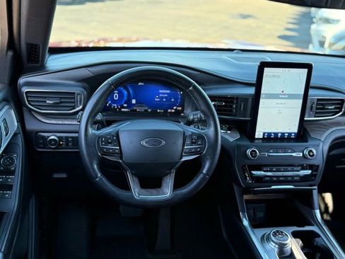 Certified 2020 Ford Explorer Platinum w/ Premium Technology Package image 8