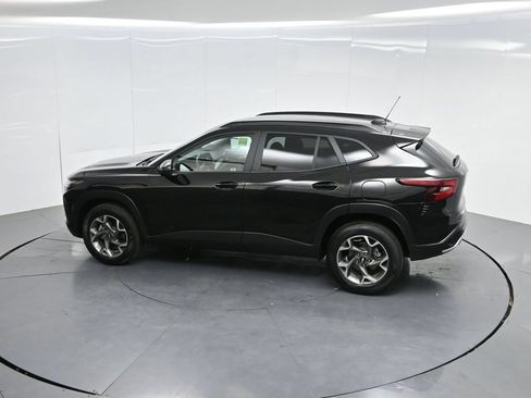Used 2025 Chevrolet Trax LT FWD image 57