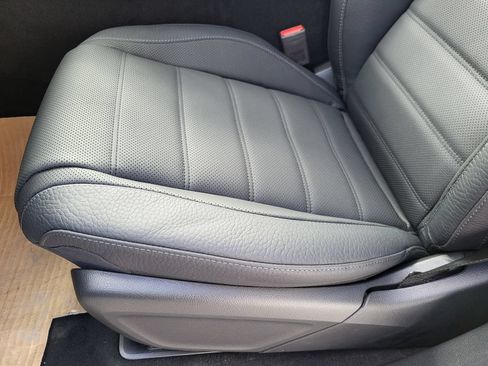 Used 2025 Mercedes-Benz GLS 450 4MATIC image 17