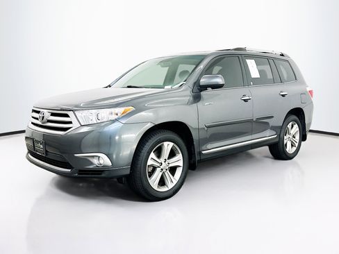 Used 2011 Toyota Highlander Limited w/ Tow Pkg AWD/4WD image 3