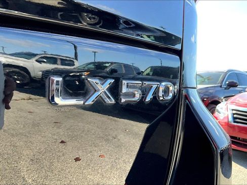 Used 2018 Lexus LX 570 4WD image 39