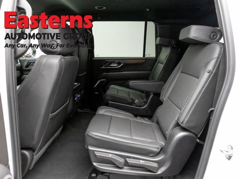 Used 2025 GMC Yukon XL Denali AWD/4WD image 24