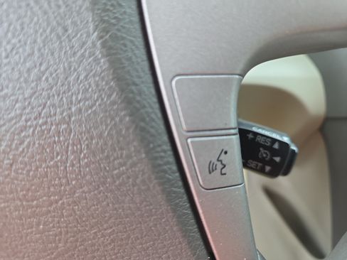 Used 2011 Toyota Camry LE FWD image 24