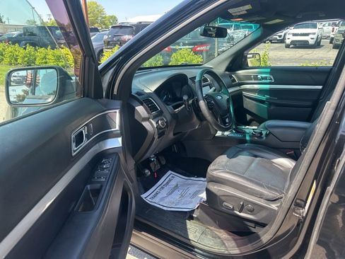 Used 2016 Ford Explorer XLT w/ Equipment Group 202A AWD/4WD image 7