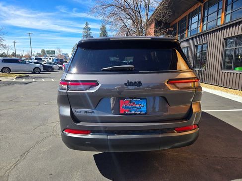 Used 2022 Jeep Grand Cherokee L Laredo image 4