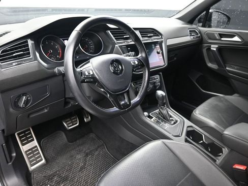 Used 2021 Volkswagen Tiguan SE R-Line image 2