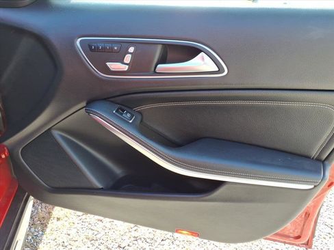 Used 2018 Mercedes-Benz GLA 250 4MATIC image 9