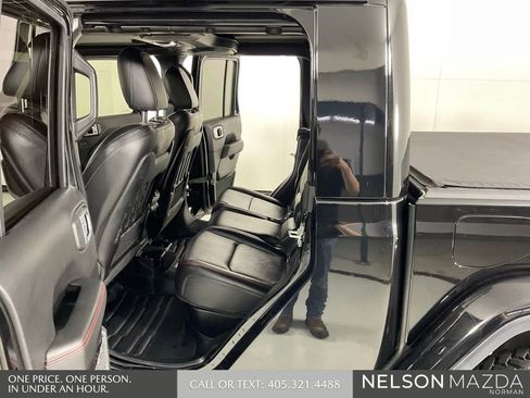 Used 2021 Jeep Gladiator Rubicon AWD/4WD image 12