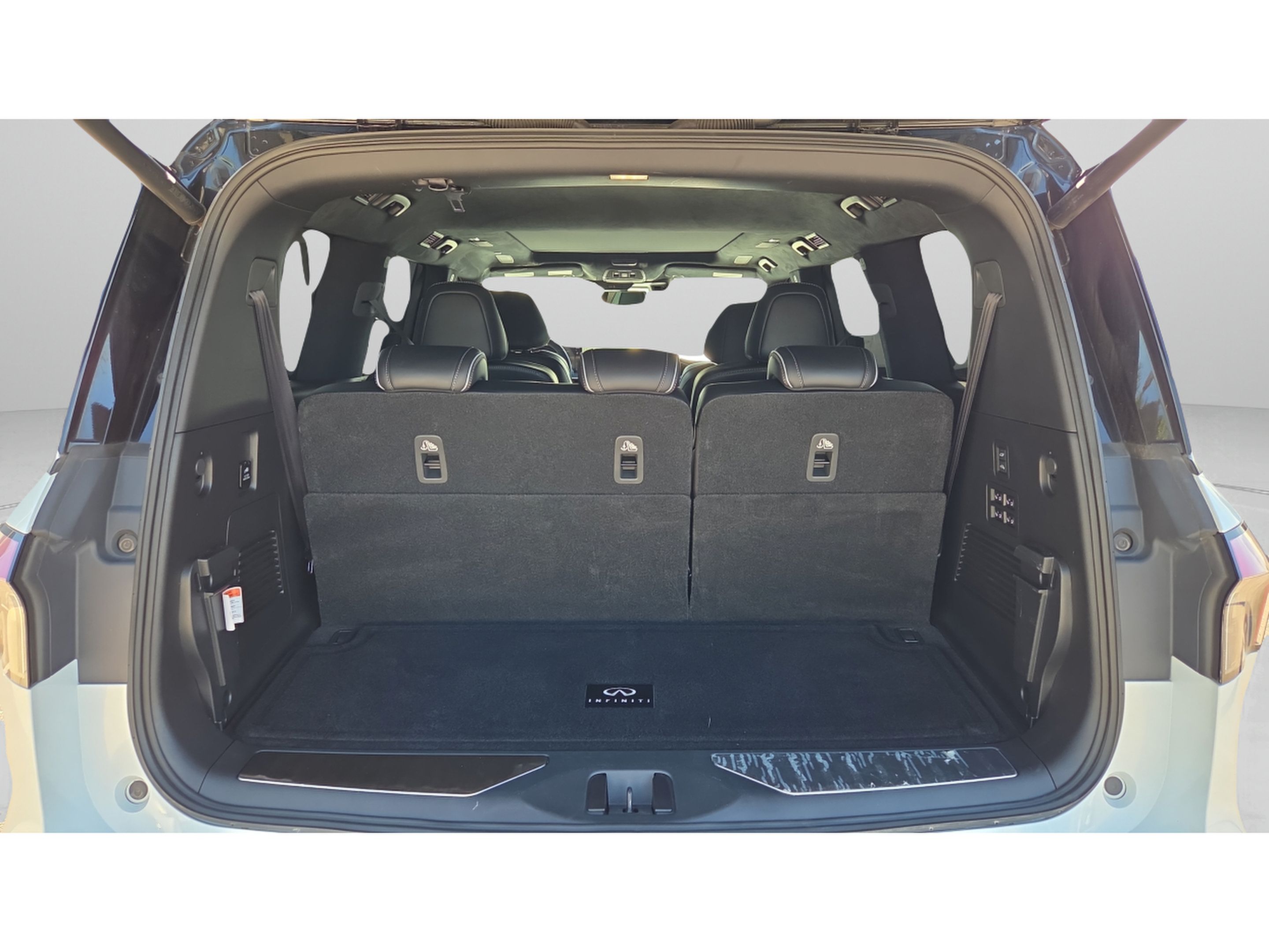 Used 2026 INFINITI QX80 Autograph w/ Premium Cargo Package AWD/4WD image 9